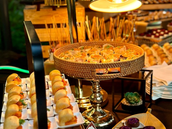 Island Caterings 8+1 COURSE